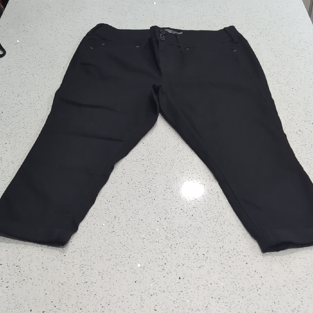 Torrid Black Crop Jegging